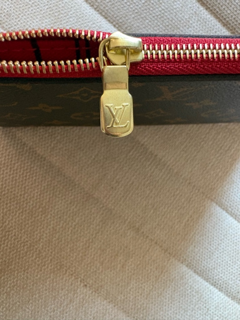 Louis Vuitton Neverfull Pochette - Picture 6 of 8